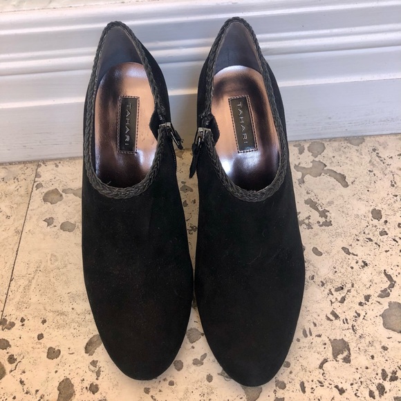 SOLD NWOT Tahari Booties Size 6 - Picture 2 of 12